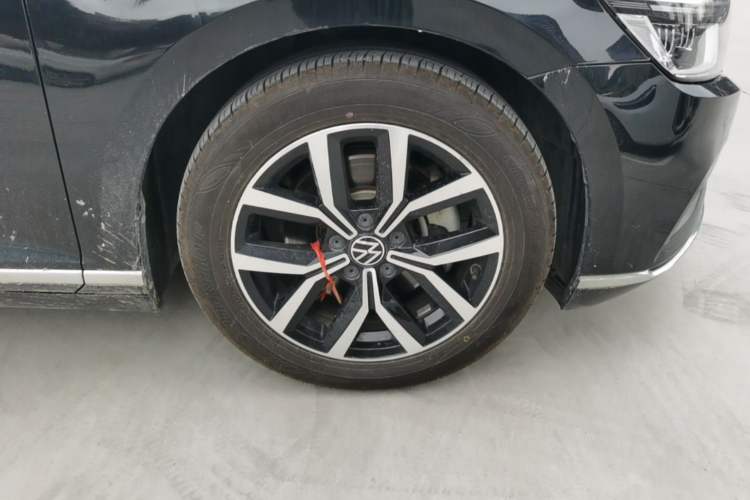 Used Volkswagen Magotan 2020 330TSI DSG Leading Model Right Front Wheel Hub