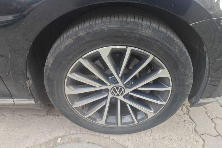 Used Volkswagen Magotan 2020 330TSI DSG Luxury Edition Right Front Wheel Hub