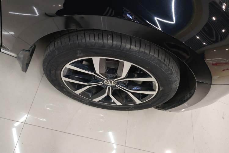 Used Volkswagen Magotan 2020 330TSI DSG Leading Model Right Front Wheel Hub