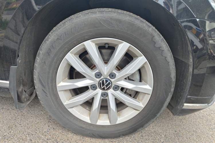Used Volkswagen Magotan 2020 280TSI DSG Comfort Edition Right Front Wheel Hub