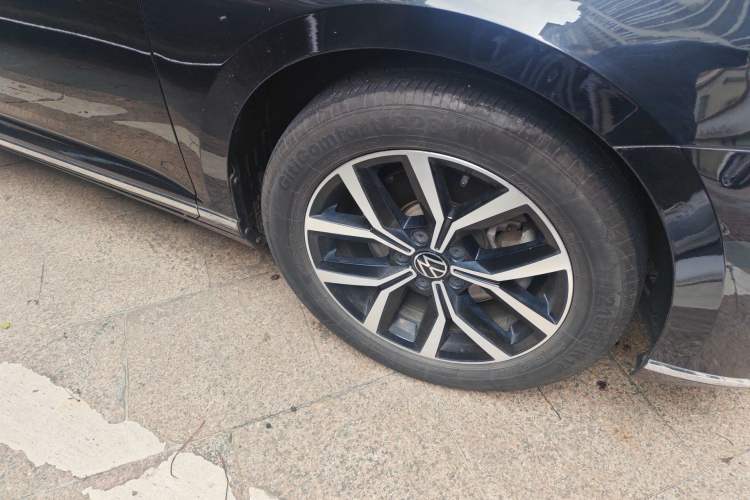 Used Volkswagen Magotan 2020 330TSI DSG Leading Model Right Front Wheel Hub
