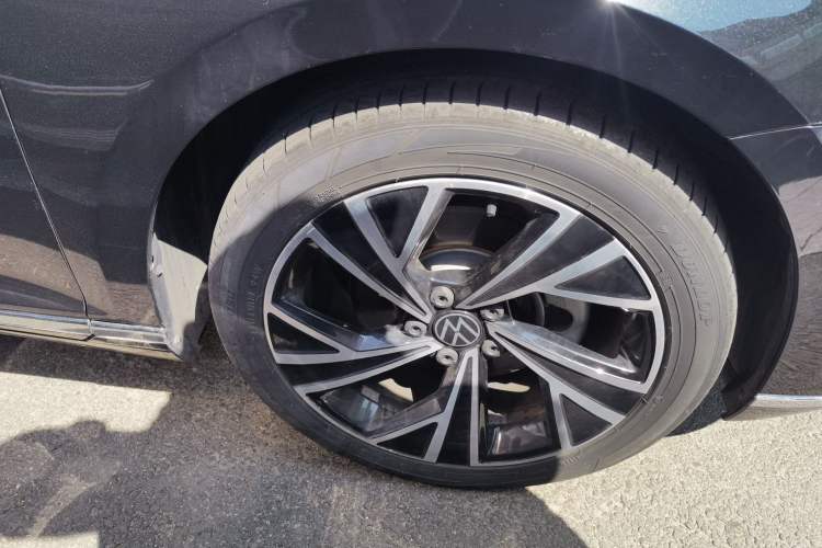 Used Volkswagen Magotan 2020 330TSI DSG Luxury Edition Right Front Wheel Hub