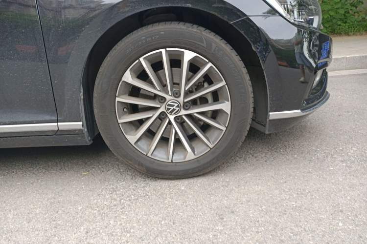 Used Volkswagen Magotan 2020 330TSI DSG Luxury Edition Right Front Wheel Hub