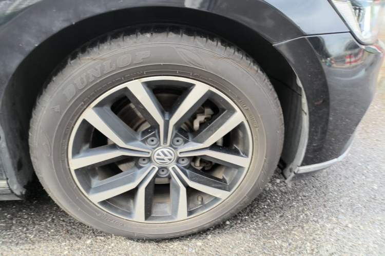Used Volkswagen Magotan 2020 330TSI DSG Leading Model Right Front Wheel Hub