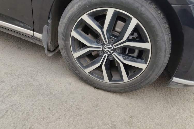 Used Volkswagen Magotan 2020 330TSI DSG Leading Model Right Front Wheel Hub