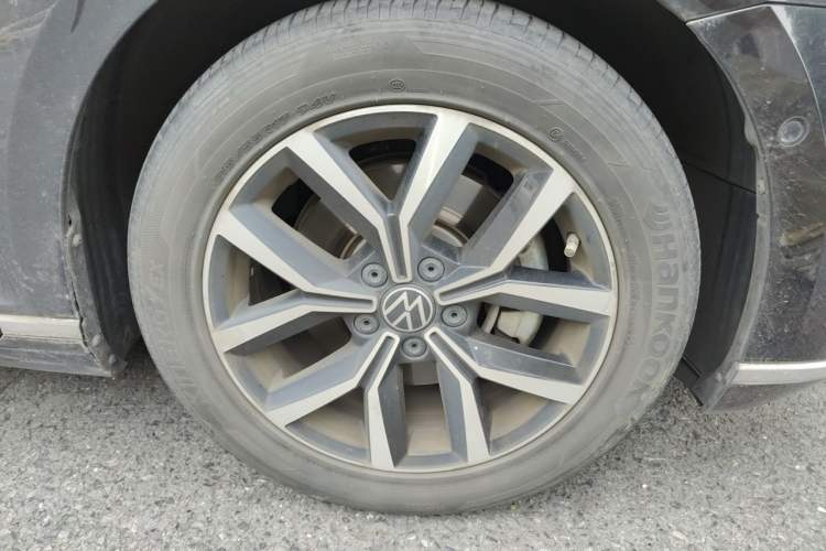 Used Volkswagen Magotan 2020 330TSI DSG Leading Model Right Front Wheel Hub