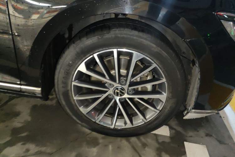 Used Volkswagen Magotan 2020 330TSI DSG Luxury Edition Right Front Wheel Hub