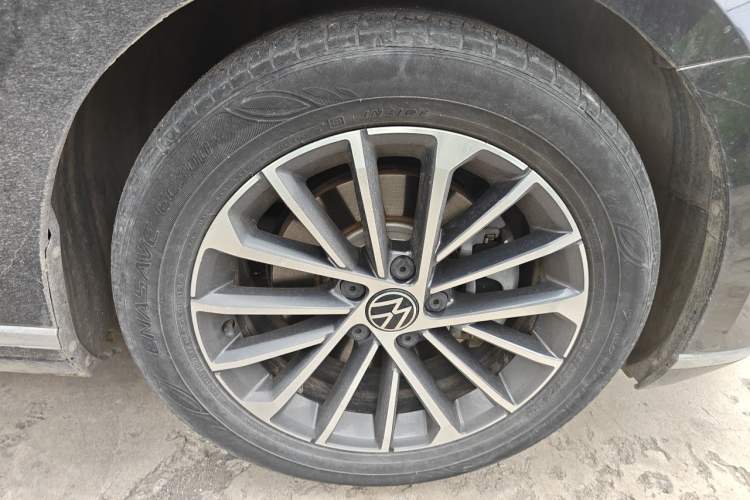Used Volkswagen Magotan 2020 330TSI DSG Luxury Edition Right Front Wheel Hub