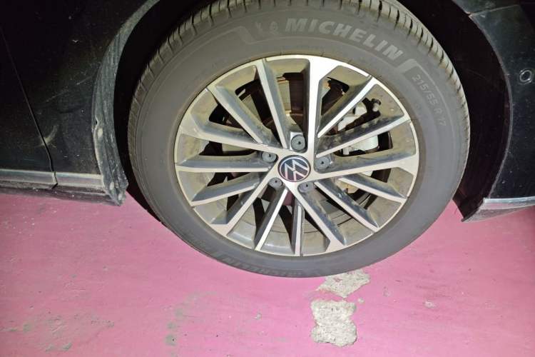 Used Volkswagen Magotan 2020 380TSI DSG Luxury Version Right Front Wheel Hub