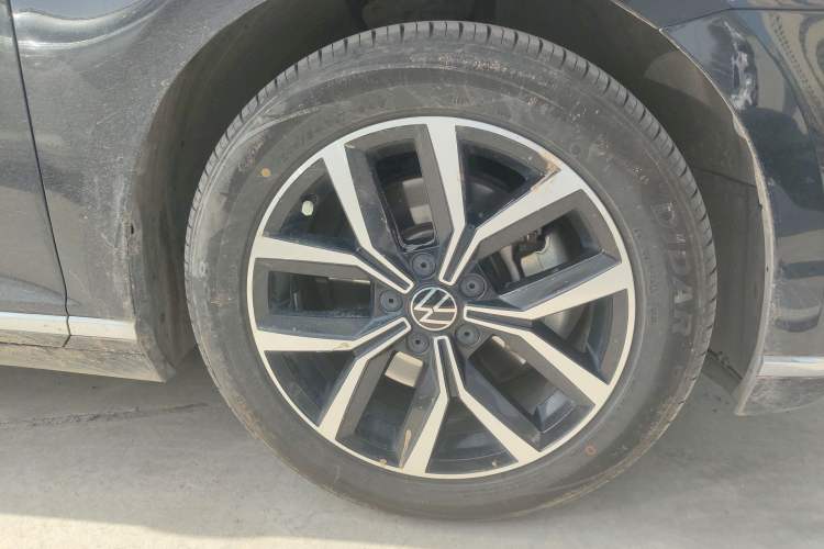 Used Volkswagen Magotan 2020 330TSI DSG Leading Model Right Front Wheel Hub
