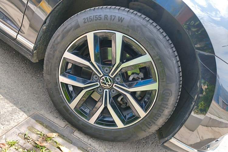 Used Volkswagen Magotan 2020 330TSI DSG Leading Model Right Front Wheel Hub