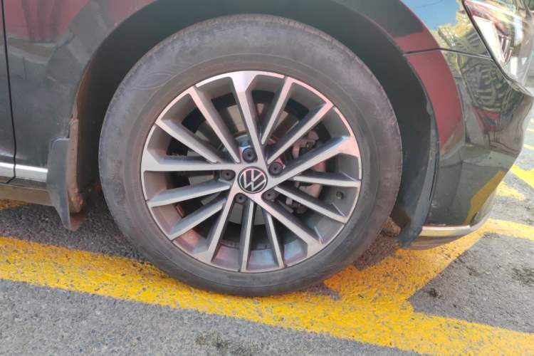 Used Volkswagen Magotan 2020 330TSI DSG Luxury Edition Right Front Wheel Hub