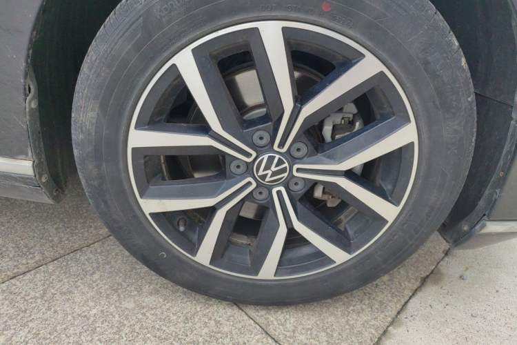 Used Volkswagen Magotan 2020 280TSI DSG Leading Edition Right Front Wheel Hub