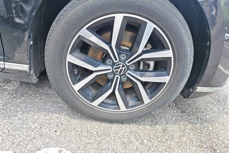 Used Volkswagen Magotan 2020 330TSI DSG Leading Model Right Front Wheel Hub