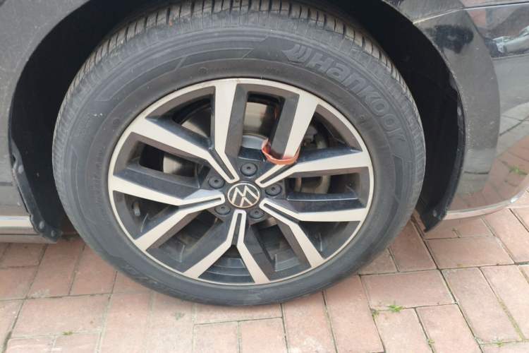 Used Volkswagen Magotan 2020 330TSI DSG Leading Model Right Front Wheel Hub
