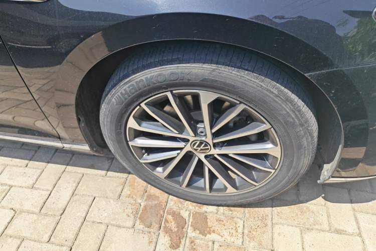 Used Volkswagen Magotan 2020 330TSI DSG Luxury Edition Right Front Wheel Hub