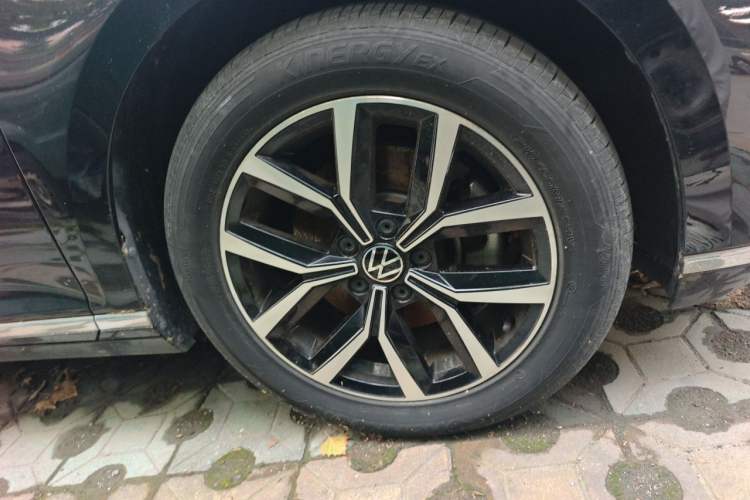 Used Volkswagen Magotan 2020 330TSI DSG Leading Model Right Front Wheel Hub