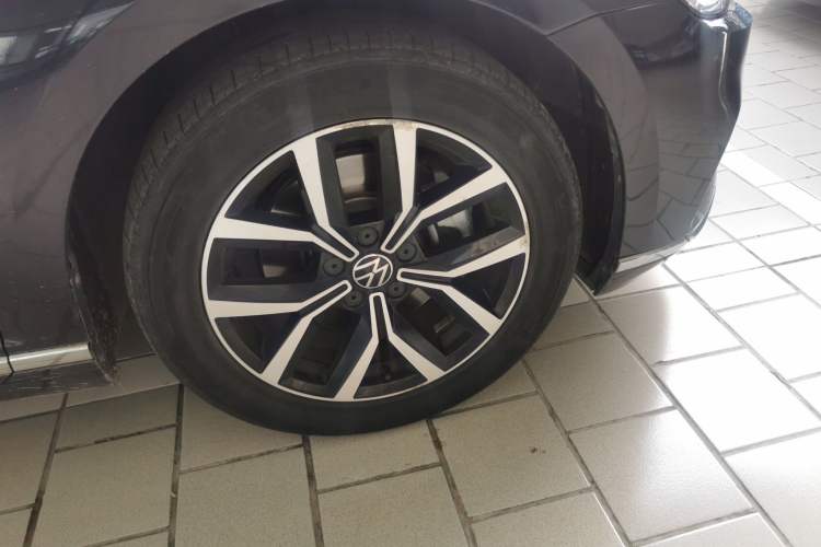 Used Volkswagen Magotan 2020 330TSI DSG Leading Model Right Front Wheel Hub