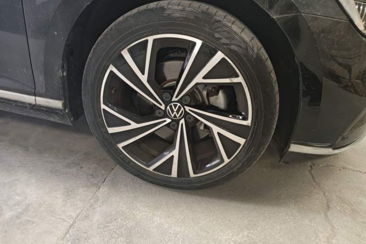 Used Volkswagen Magotan 2020 330TSI DSG Luxury Edition Right Front Wheel Hub
