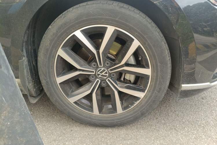 Used Volkswagen Magotan 2020 330TSI DSG Leading Model Right Front Wheel Hub