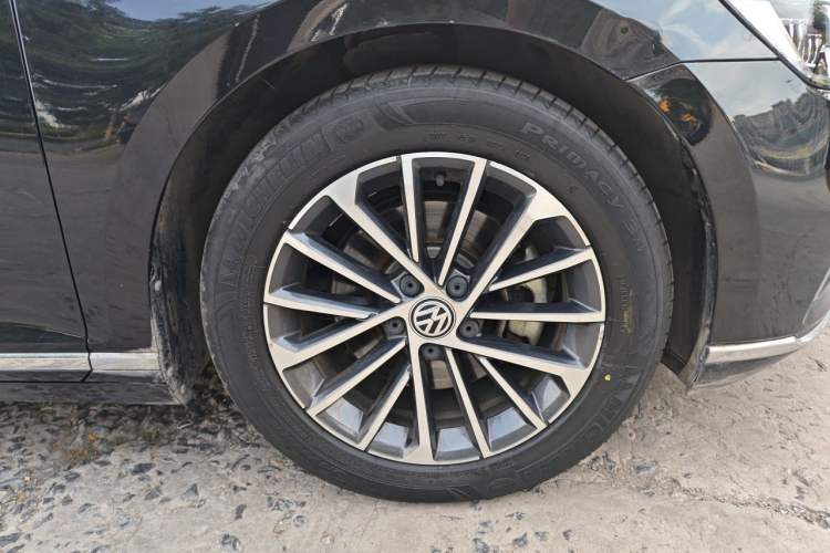 Used Volkswagen Magotan 2020 330TSI DSG Luxury Edition Right Front Wheel Hub
