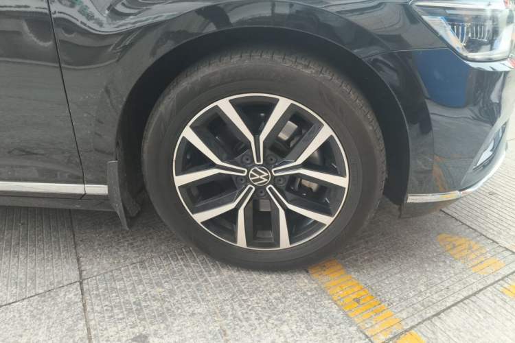 Used Volkswagen Magotan 2020 330TSI DSG Leading Model Right Front Wheel Hub