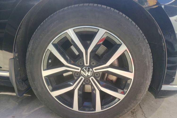 Used Volkswagen Magotan 2020 330TSI DSG Luxury Edition Right Front Wheel Hub