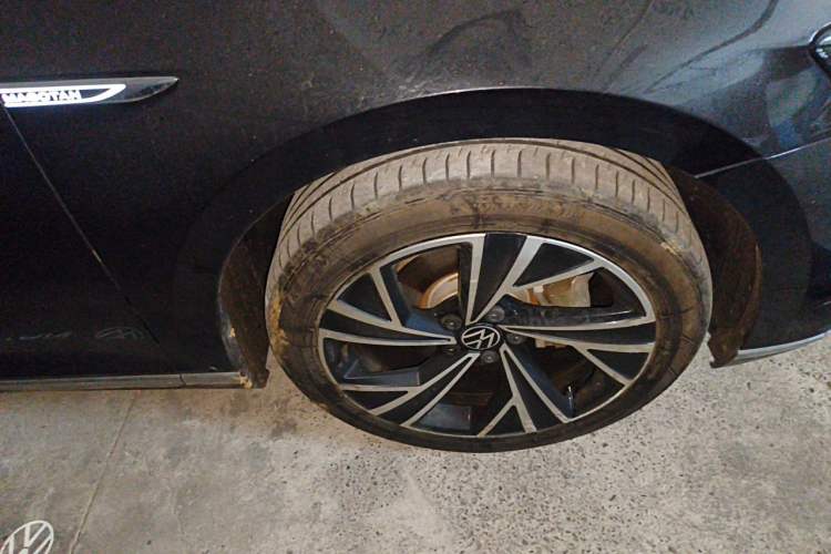 Used Volkswagen Magotan 2020 330TSI DSG Luxury Edition Right Front Wheel Hub