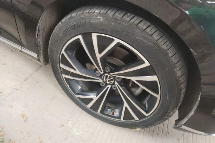 Used Volkswagen Magotan 2020 330TSI DSG Luxury Edition Right Front Wheel Hub