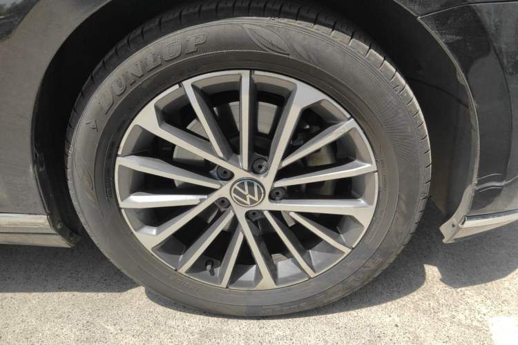 Used Volkswagen Magotan 2020 330TSI DSG Luxury Edition Right Front Wheel Hub