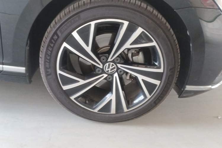 Used Volkswagen Magotan 2020 330TSI DSG Luxury Edition Right Front Wheel Hub