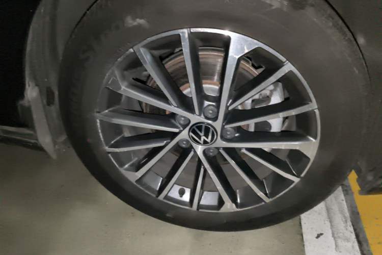 Used Volkswagen Magotan 2020 330TSI DSG Luxury Edition Right Front Wheel Hub