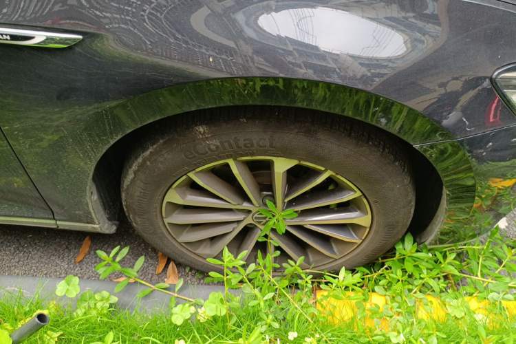 Used Volkswagen Magotan 2020 330TSI DSG Luxury Edition Right Front Wheel Hub