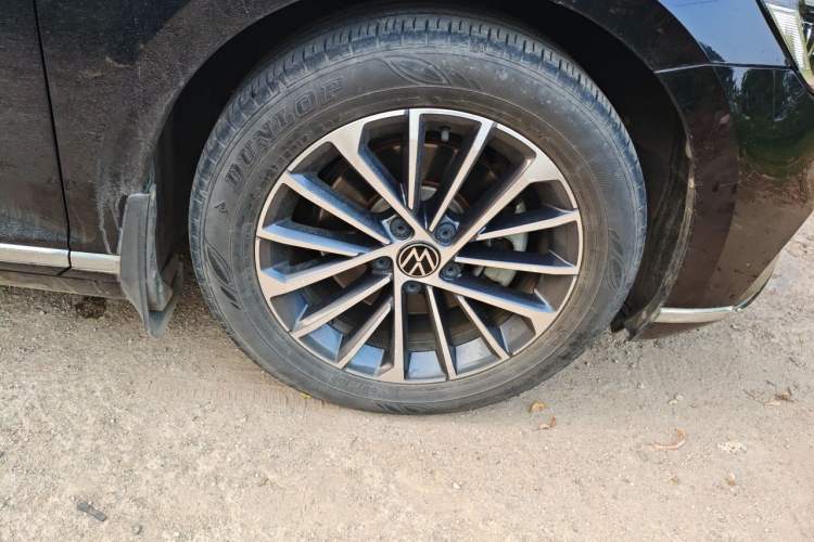 Used Volkswagen Magotan 2020 280TSI DSG Comfort Edition Right Front Wheel Hub
