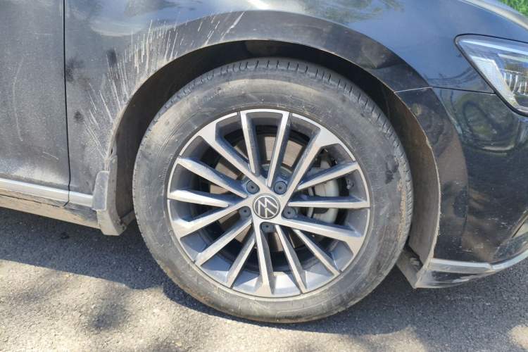 Used Volkswagen Magotan 2020 330TSI DSG Luxury Edition Right Front Wheel Hub