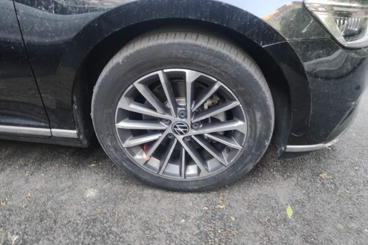 Used Volkswagen Magotan 2020 330TSI DSG Luxury Edition Right Front Wheel Hub