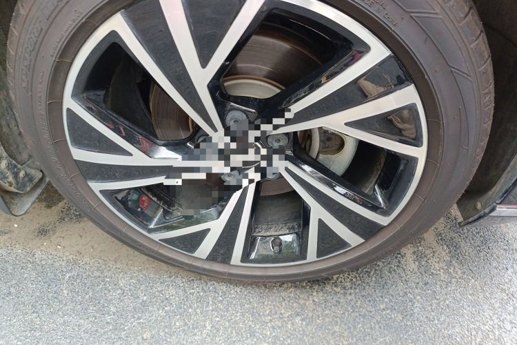 Used Volkswagen Magotan 2020 330TSI DSG Luxury Edition Right Front Wheel Hub