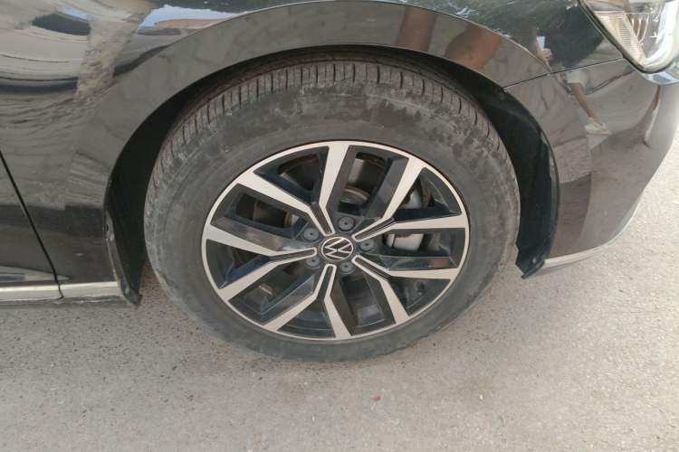 Used Volkswagen Magotan 2020 330TSI DSG Leading Model Right Front Wheel Hub