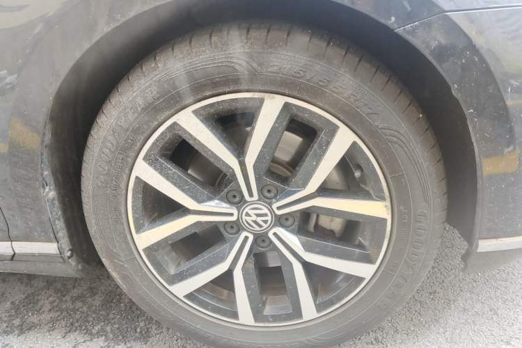 Used Volkswagen Magotan 2020 330TSI DSG Leading Model Right Front Wheel Hub