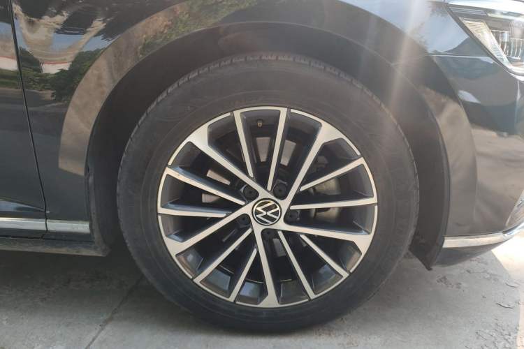 Used Volkswagen Magotan 2020 330TSI DSG Luxury Edition Right Front Wheel Hub