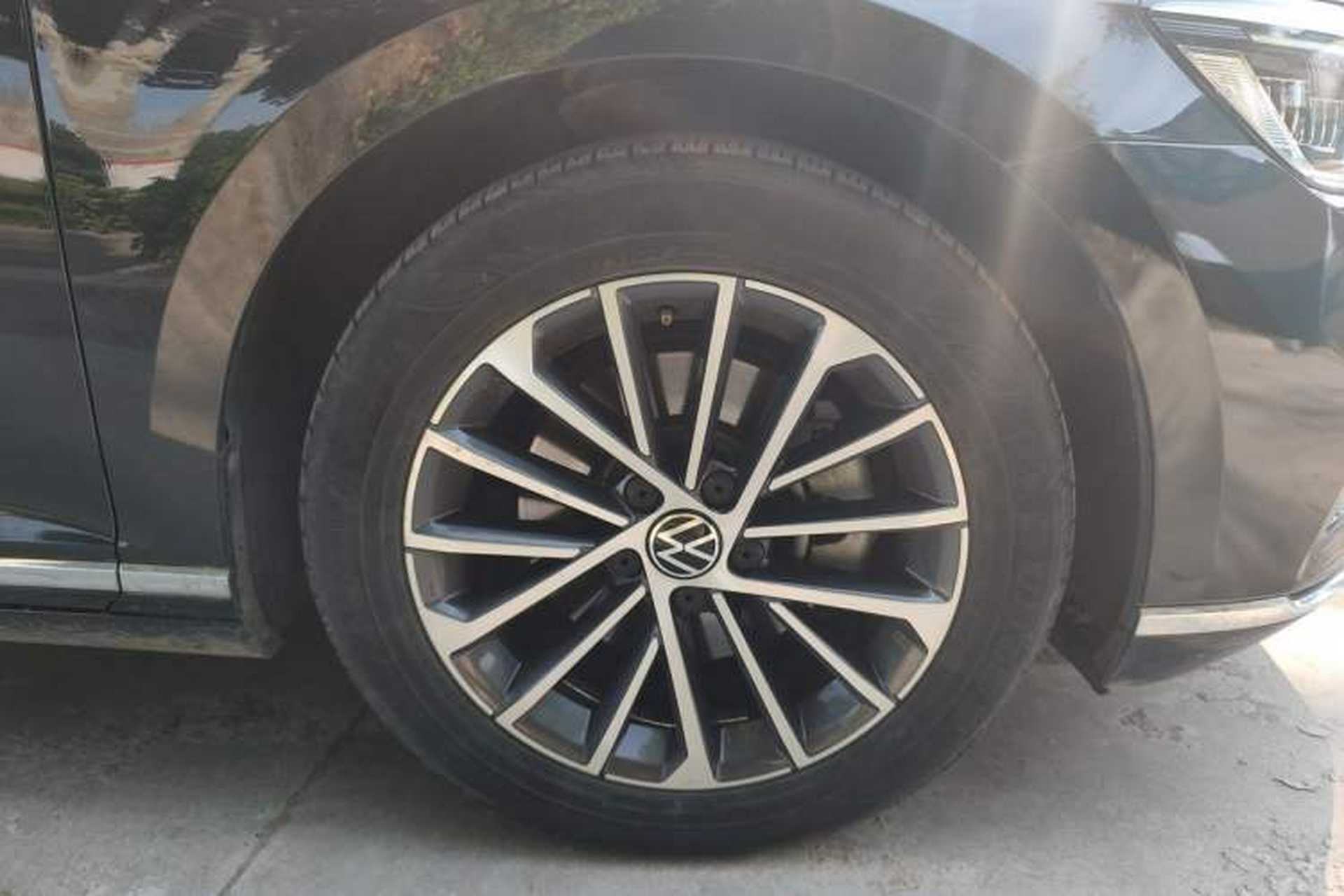 Used Volkswagen Magotan 2020 330TSI DSG Luxury Edition Right Front Wheel Hub