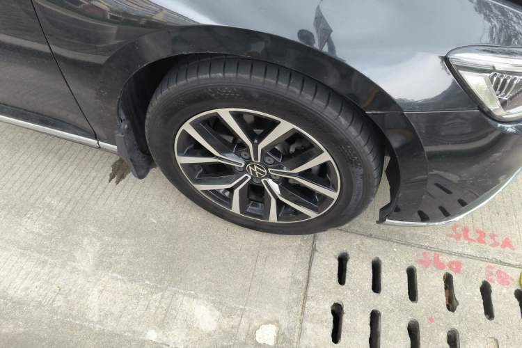 Used Volkswagen Magotan 2020 330TSI DSG Leading Model Right Front Wheel Hub