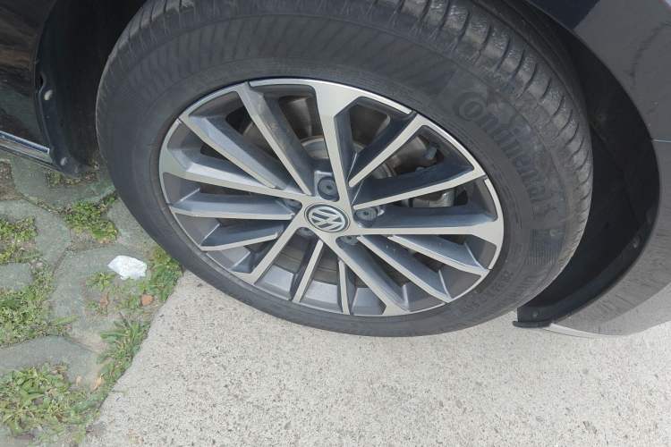 Used Volkswagen Magotan 2020 330TSI DSG Luxury Edition Right Front Wheel Hub