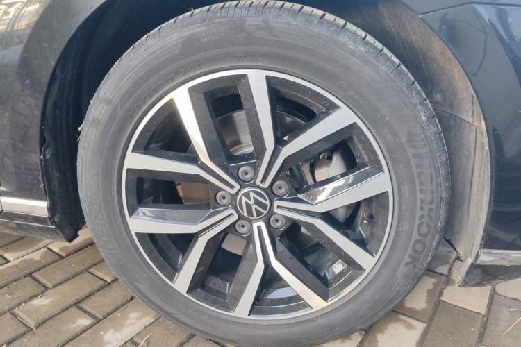 Used Volkswagen Magotan 2020 330TSI DSG Leading Model Right Front Wheel Hub