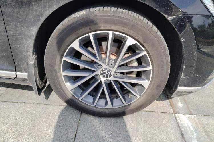 Used Volkswagen Magotan 2020 330TSI DSG Luxury Edition Right Front Wheel Hub