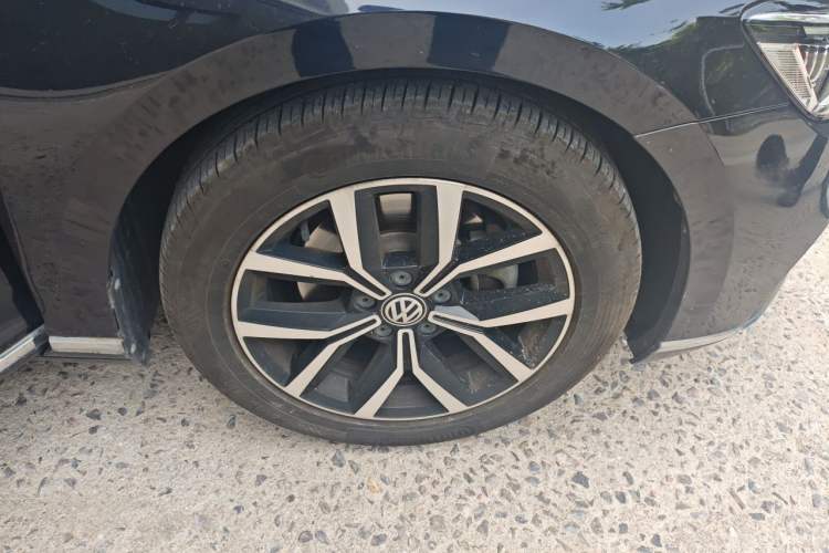 Used Volkswagen Magotan 2020 330TSI DSG Leading Model Right Front Wheel Hub