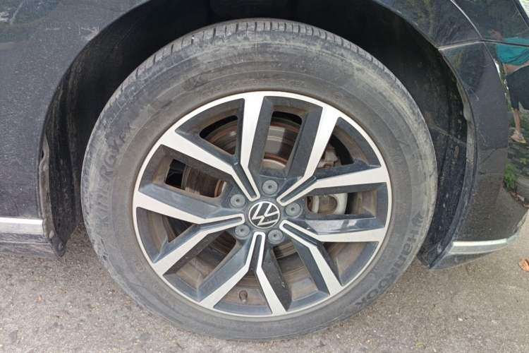 Used Volkswagen Magotan 2020 330TSI DSG Leading Model Right Front Wheel Hub
