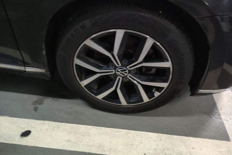 Used Volkswagen Magotan 2020 330TSI DSG Leading Model Right Front Wheel Hub
