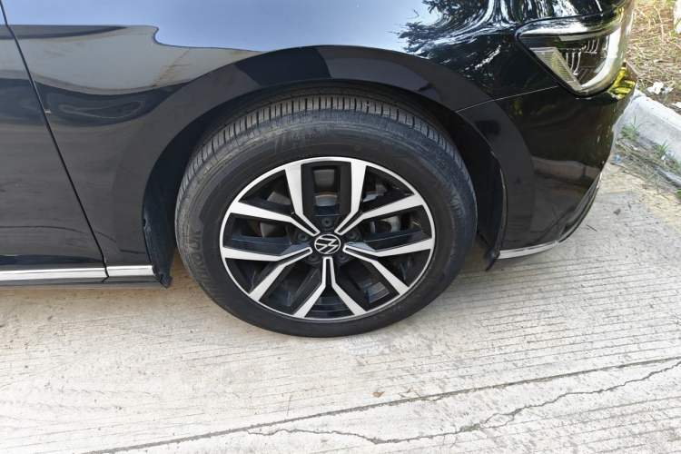 Used Volkswagen Magotan 2020 330TSI DSG Leading Model Right Front Wheel Hub