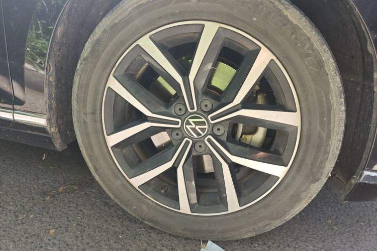Used Volkswagen Magotan 2020 330TSI DSG Luxury Edition Right Front Wheel Hub